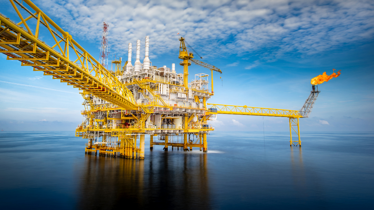 Offshore production platform with gas flare